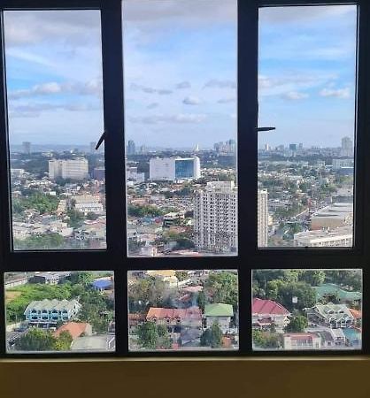 Congressional Town Center Aparthotel Manila Esterno foto