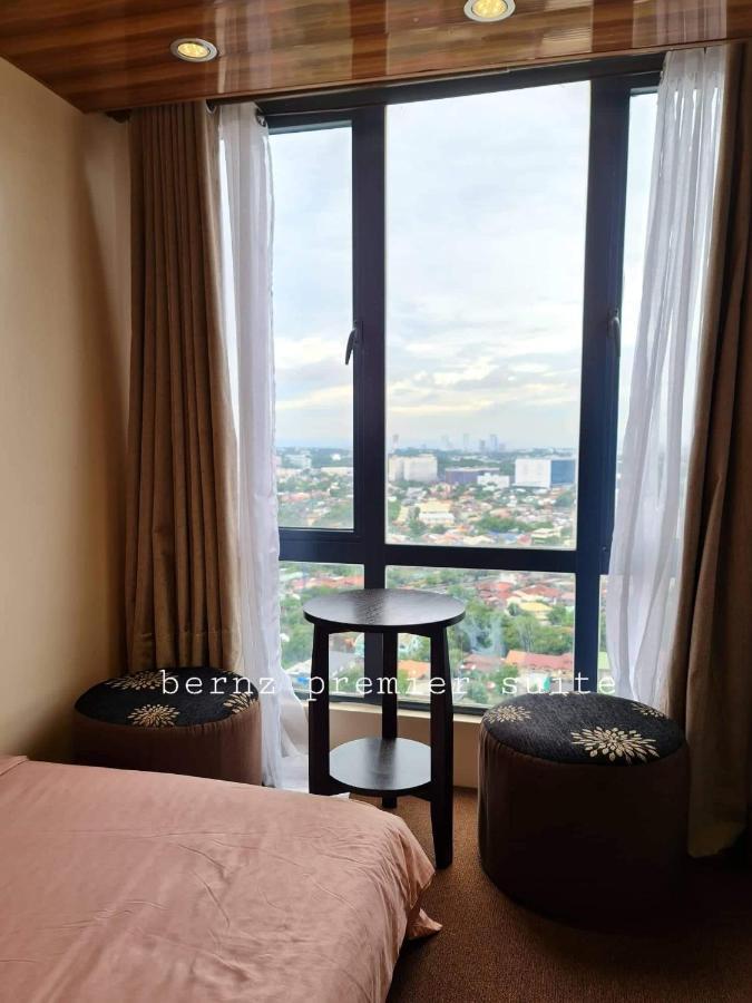 Congressional Town Center Aparthotel Manila Esterno foto