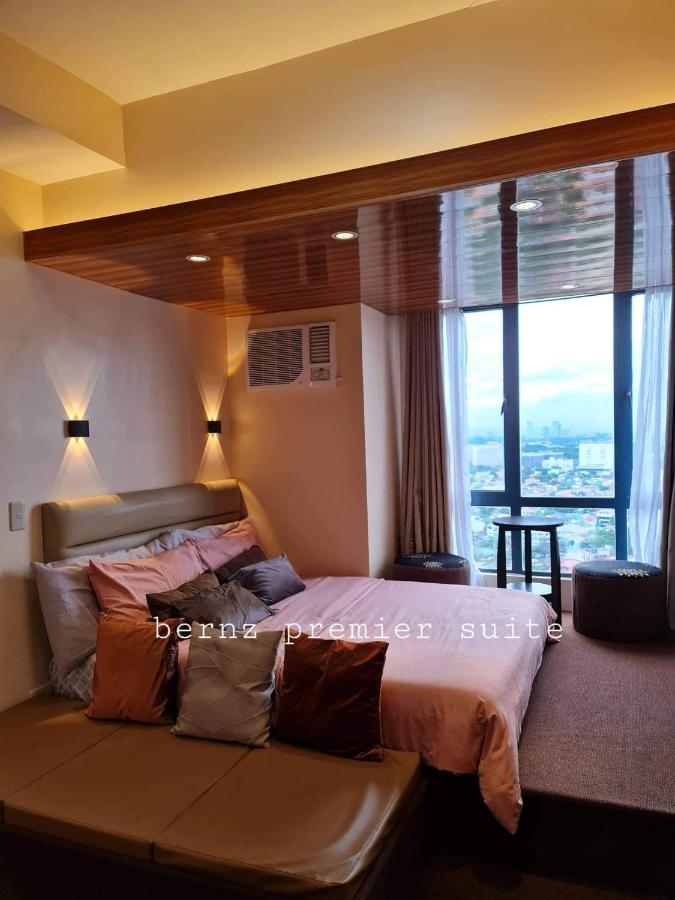 Congressional Town Center Aparthotel Manila Esterno foto