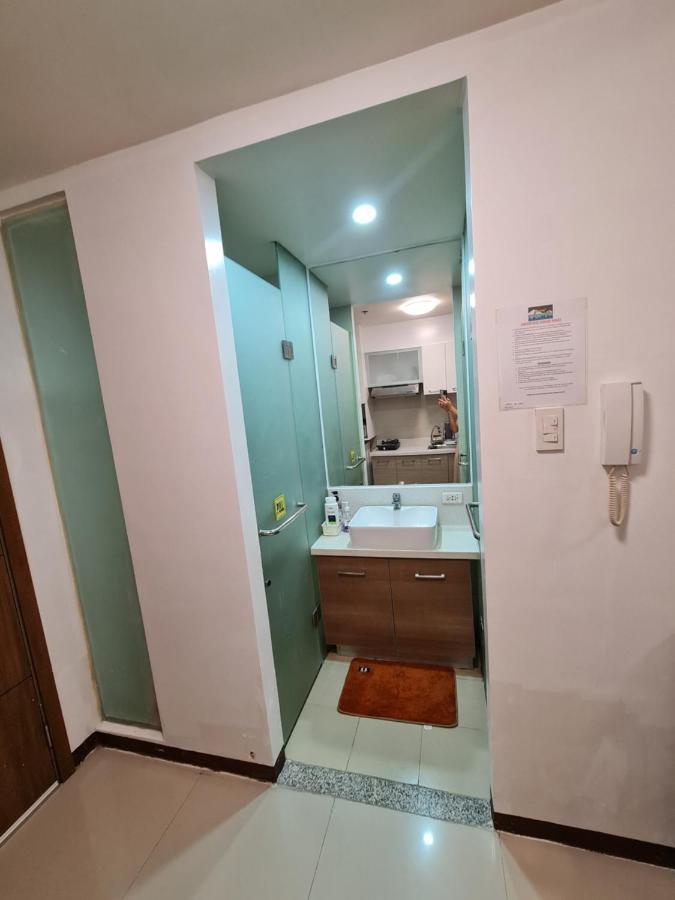 Congressional Town Center Aparthotel Manila Esterno foto